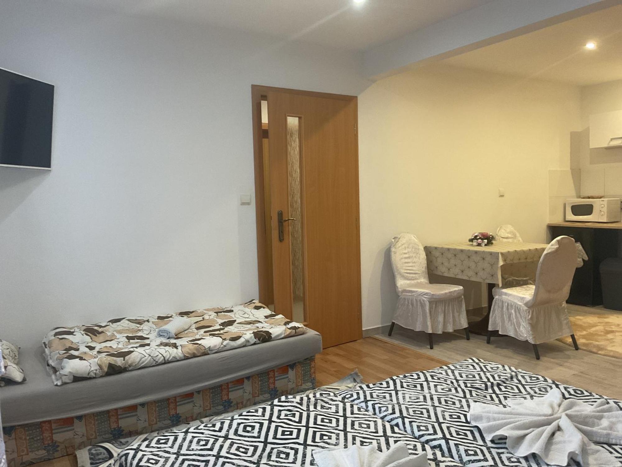Homestay Renata Нова-Лесна Экстерьер фото
