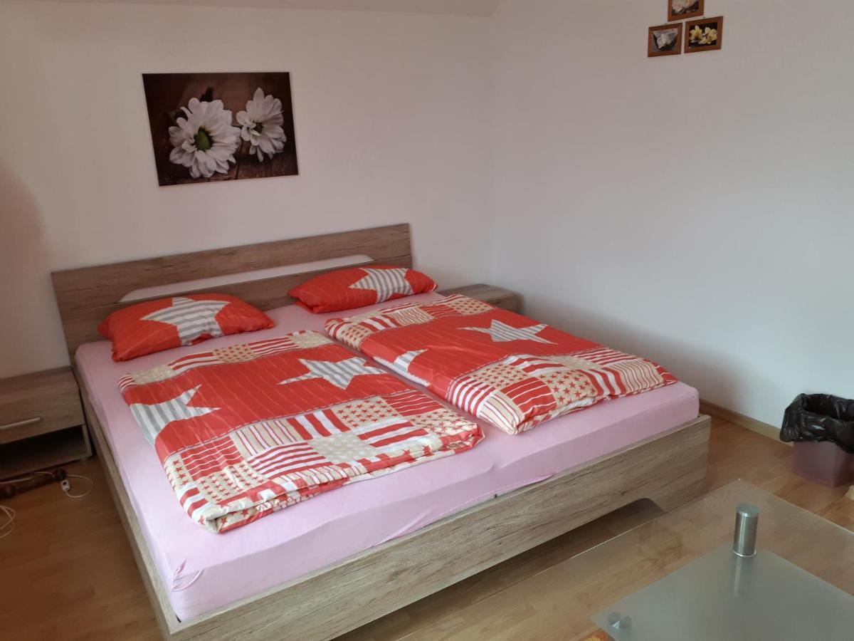 Homestay Renata Нова-Лесна Экстерьер фото