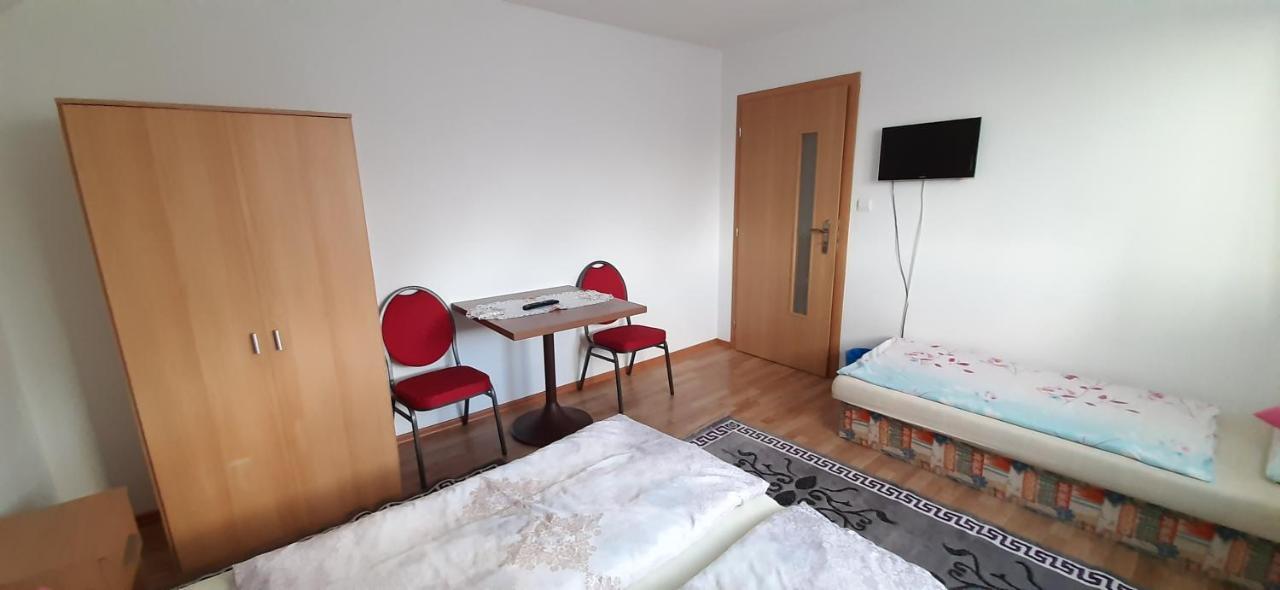 Homestay Renata Нова-Лесна Экстерьер фото